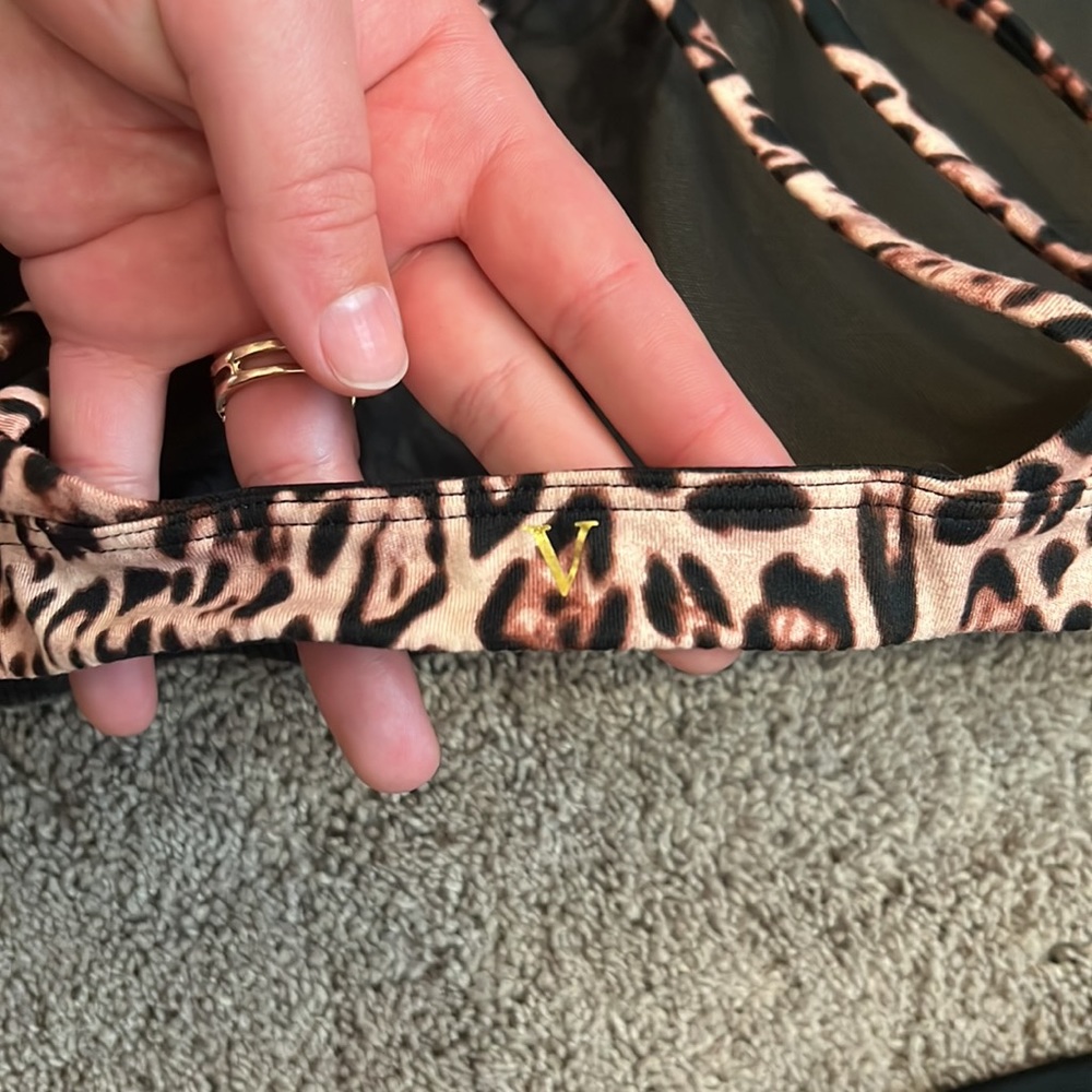 Victoria’s  Secret • Leopard Print Sports Bra - Picture 5 of 5